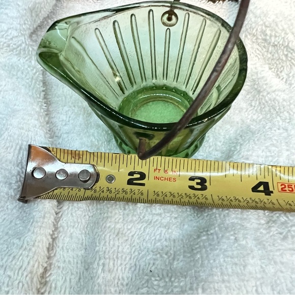 VINTAGE GREEN GLASS COAL SKUTTLE ASH TRAYS OR TOOTHPICK HOLDER W/ HANDLE - Picture 3 of 4